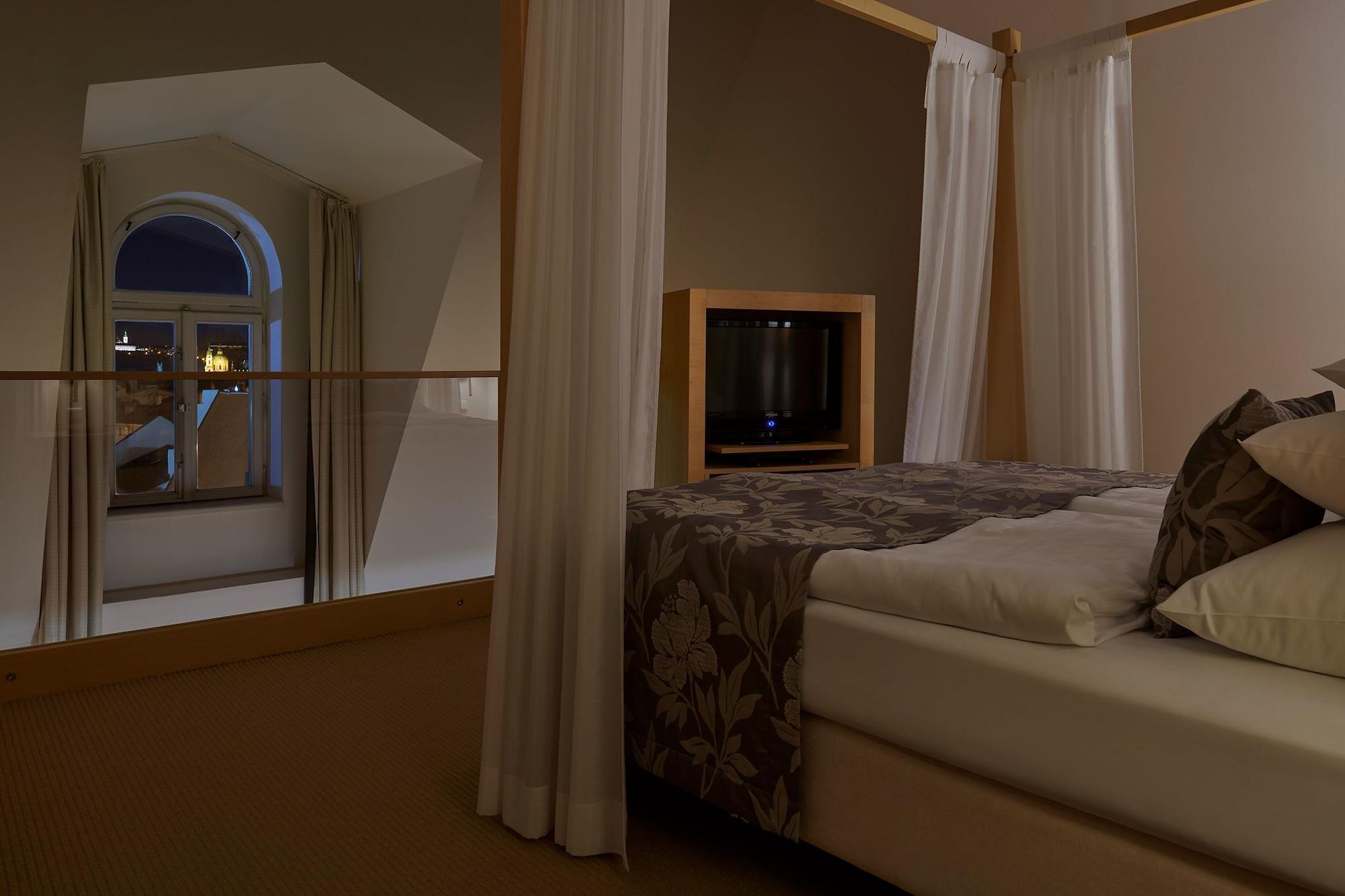 Ventana Hotel Прага Екстериор снимка