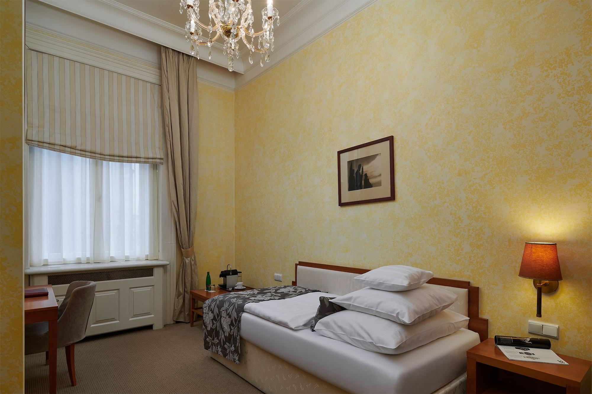 Ventana Hotel Прага Екстериор снимка