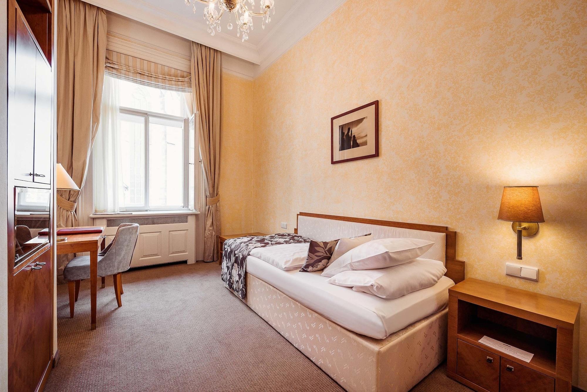 Ventana Hotel Прага Екстериор снимка