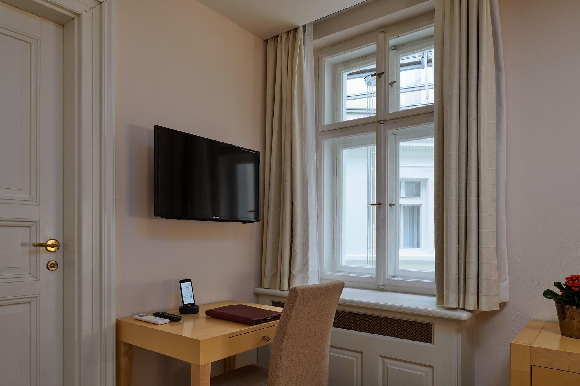 Ventana Hotel Прага Екстериор снимка