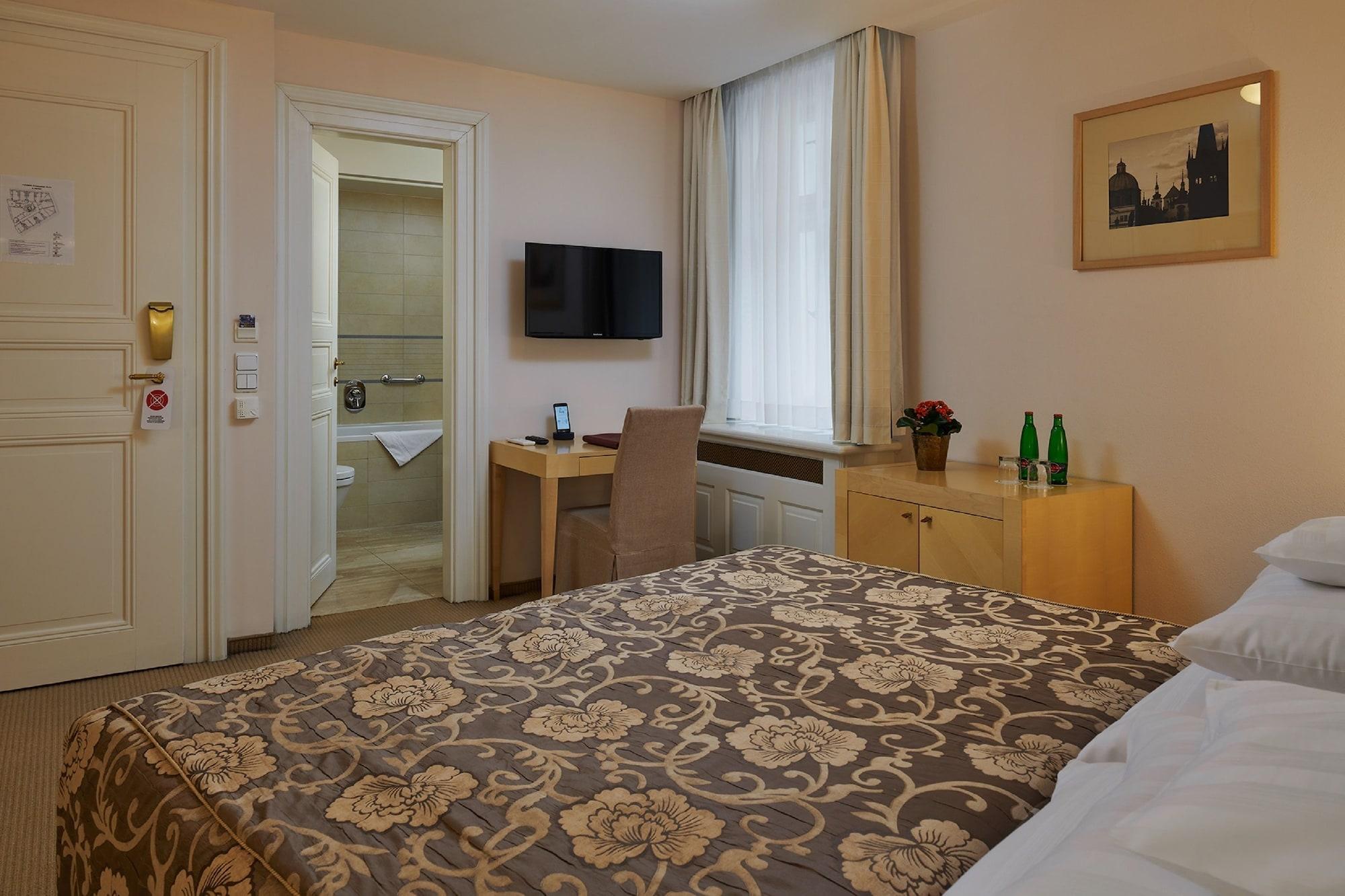 Ventana Hotel Прага Екстериор снимка