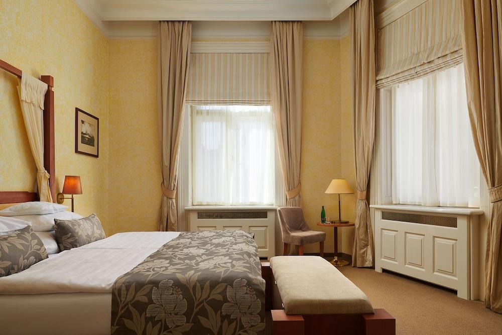 Ventana Hotel Прага Екстериор снимка