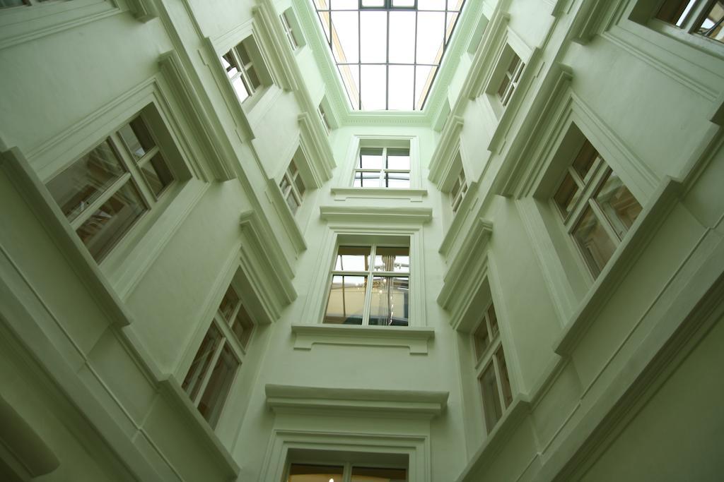 Ventana Hotel Прага Екстериор снимка